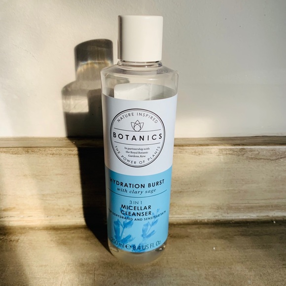 Botanics Cleanser - Picture 1 of 2